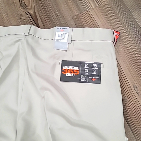 Dockers Men's Advantage 365 D3 NWT Business Casual Pants 42x32 Khaki Flat Front. - Picture 8 of 11